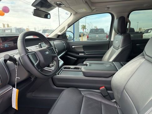 New 2025 Ford Expedition Platinum w/ Driver's Package image 11