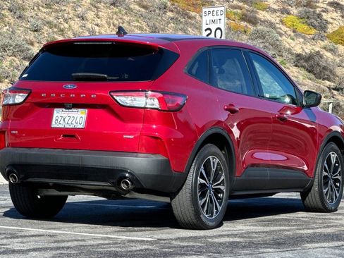 Certified 2021 Ford Escape SE w/ SE Sport Appearance Package image 3