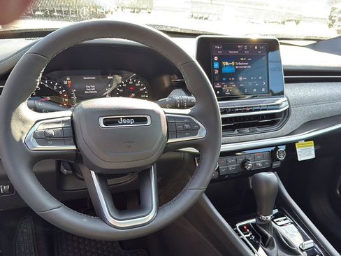 New 2026 Jeep Compass Latitude image 12