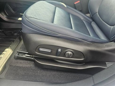 Used 2023 Chevrolet Bolt EUV Premier w/ Super Cruise Package FWD image 18