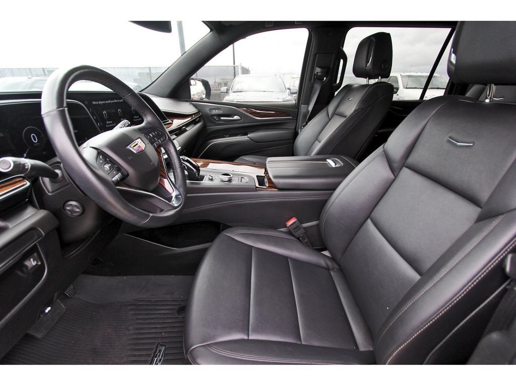Used 2024 Cadillac Escalade ESV Luxury RWD image 6