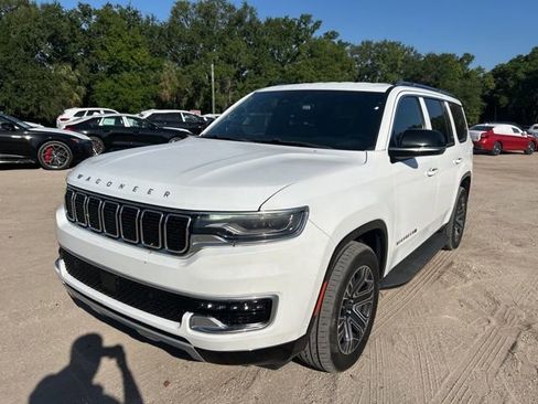 Used 2023 Jeep Wagoneer Series II image 2