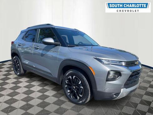 Used 2023 Chevrolet TrailBlazer LT FWD image 3