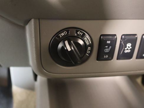 Used 2017 Nissan Frontier SV w/ SV Value Truck Package AWD/4WD image 8