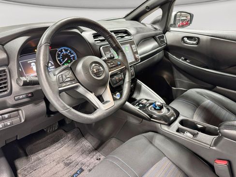 Used 2021 Nissan Leaf SV w/ SV Technology Package image 18
