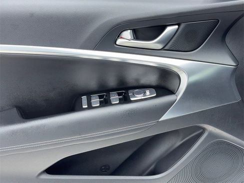 Used 2025 Genesis G70 2.5T image 39