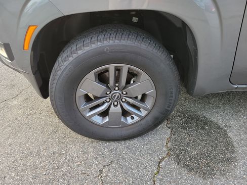 Used 2025 Nissan Frontier SV image 25