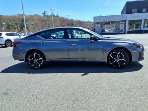 Used 2024 Nissan Altima 2.5 SR AWD/4WD image 4