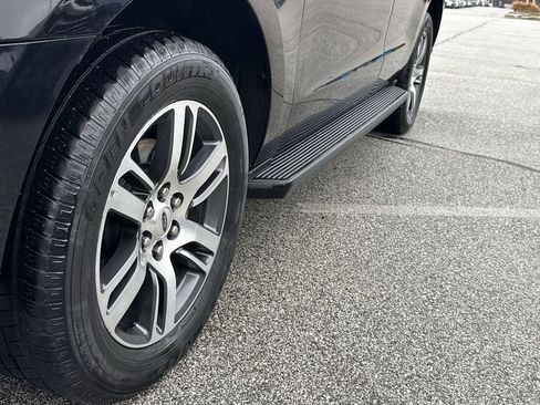 Used 2024 Ford Expedition Limited image 19