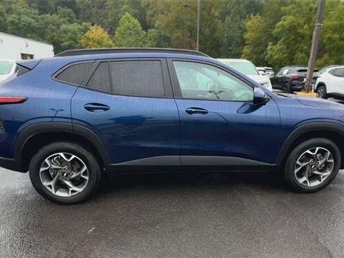 Used 2024 Chevrolet Trax LT w/ Driver Confidence Package image 9