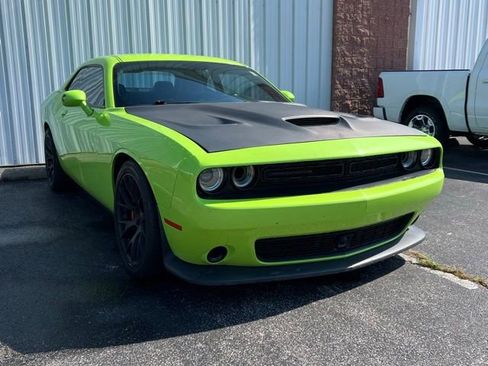 Used 2015 Dodge Challenger SRT w/ Technology Group RWD image 3