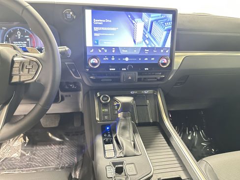 Used 2025 Lexus GX 550 w/ Accessory Package (2T) image 31