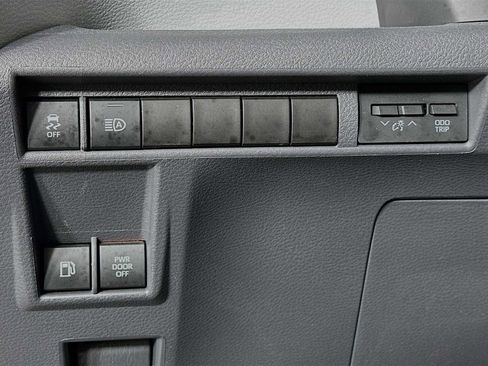 Used 2022 Toyota Sienna XSE FWD image 10