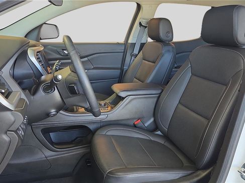 Used 2023 GMC Acadia SLT w/ Elevation Edition image 11