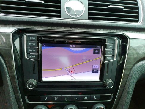 Used 2016 Volkswagen Passat 1.8T SE image 17