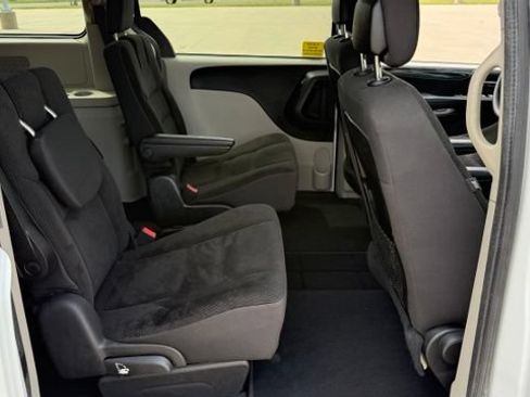 Used 2019 Dodge Grand Caravan SE w/ UConnect Hands-Free Group FWD image 27