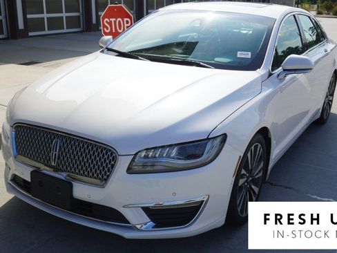 Used 2017 Lincoln MKZ Reserve w/ Technology Package FWD image 1
