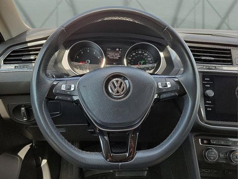 Used 2020 Volkswagen Tiguan SE image 19