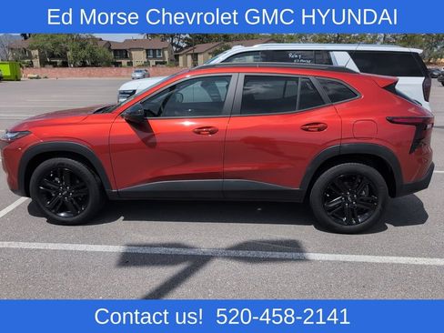 Used 2024 Chevrolet Trax ACTIV w/ Sunroof Package FWD image 2
