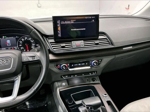 Used 2023 Audi Q5 2.0T Premium w/ Convenience Package image 9