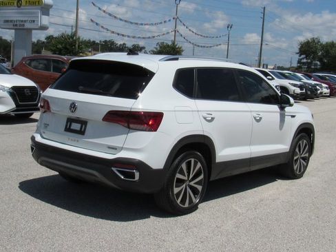 Used 2022 Volkswagen Taos SE image 3