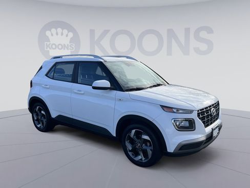 Used 2023 Hyundai Venue SEL w/ Cargo Package image 10