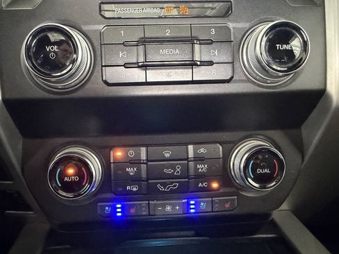 Used 2019 Ford F150 Platinum w/ Equipment Group 701A Luxury AWD/4WD image 36