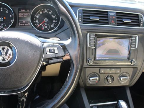 Used 2017 Volkswagen Jetta SE image 38