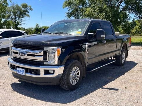 Used 2017 Ford F250 XLT w/ XLT Value Package AWD/4WD image 3
