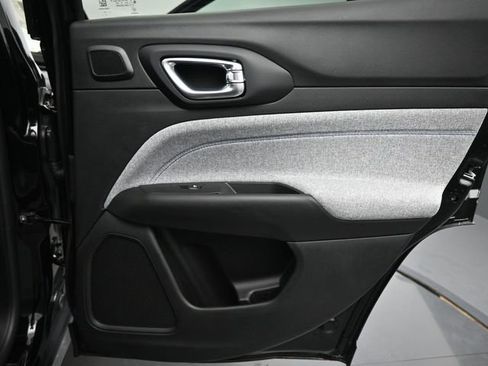 New 2025 Jeep Compass Latitude w/ Sun & Sound Group image 16