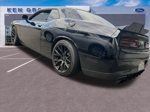 Used 2016 Dodge Challenger SRT Hellcat RWD image 5