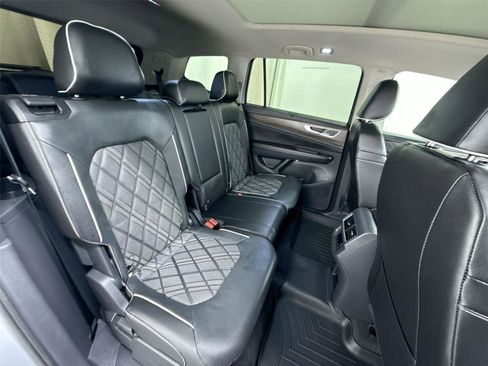 Used 2024 Volkswagen Atlas SEL Premium R-Line AWD/4WD image 31