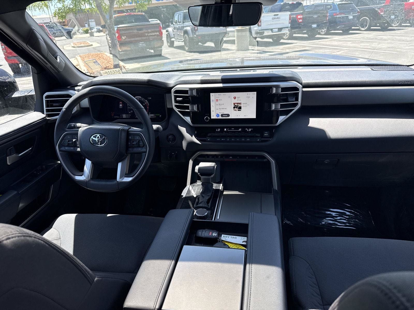 Used 2025 Toyota Sequoia SR5 AWD/4WD image 32