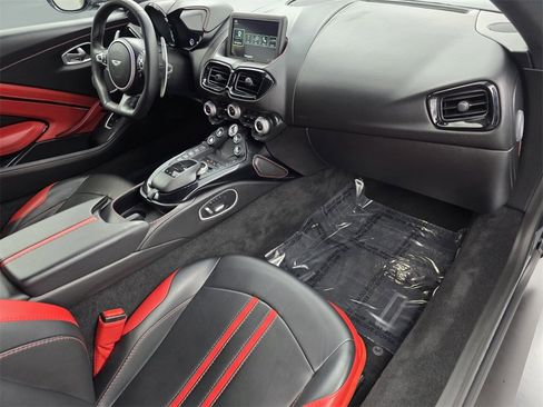 Used 2019 Aston Martin V8 Vantage Coupe image 28