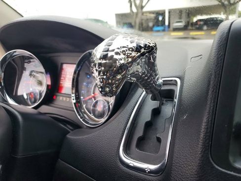 Used 2016 Chrysler Town & Country Touring image 28