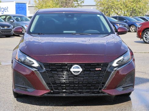 Used 2023 Nissan Altima 2.5 SV FWD image 2
