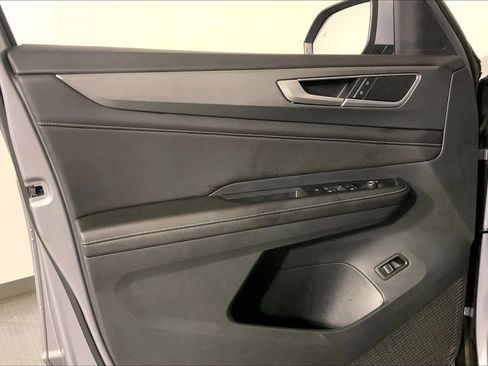 Used 2025 Volkswagen Atlas Cross Sport SE image 24