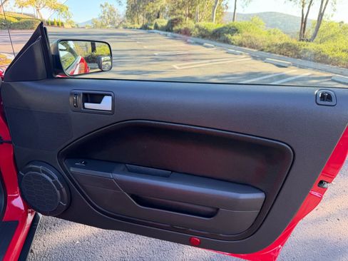 Used 2005 Ford Mustang Premium image 16