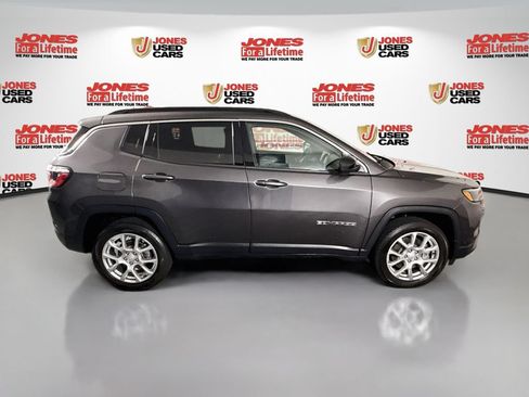 Used 2023 Jeep Compass Latitude AWD/4WD image 16