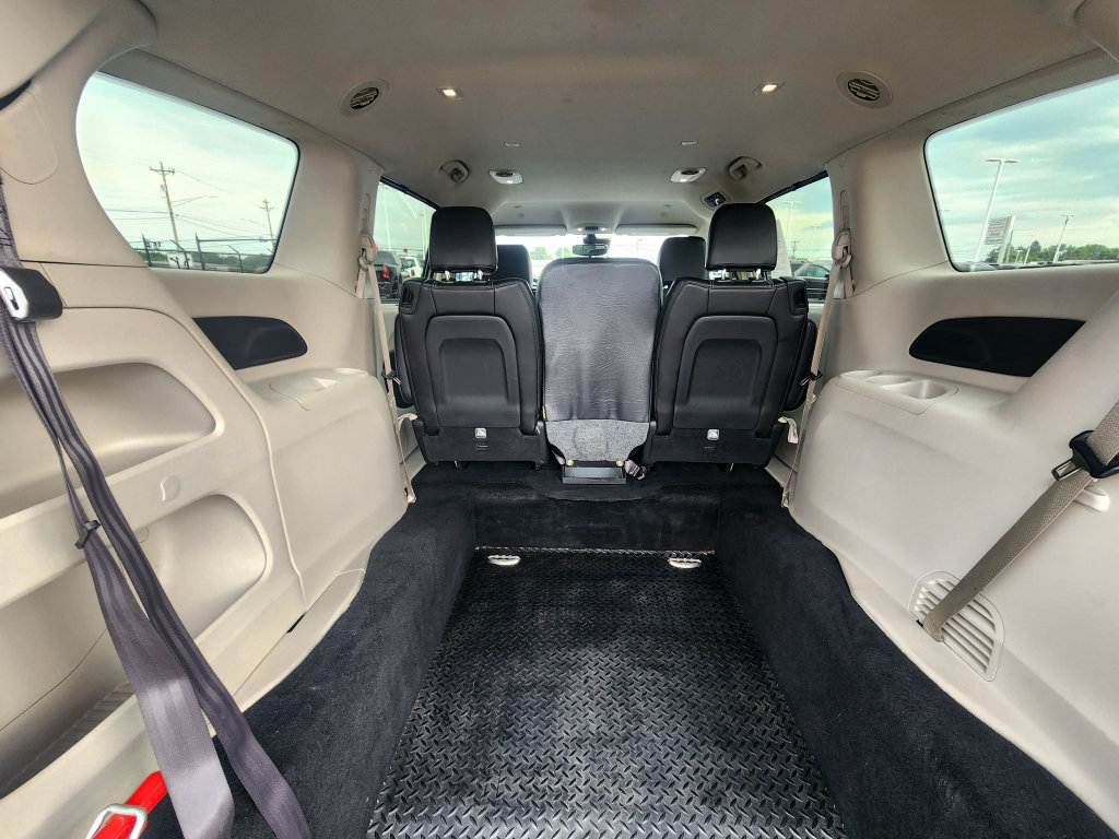 Used 2023 Chrysler Pacifica Touring-L FWD image 21