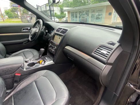 Used 2018 Ford Explorer XLT w/ Equipment Group 202A image 13