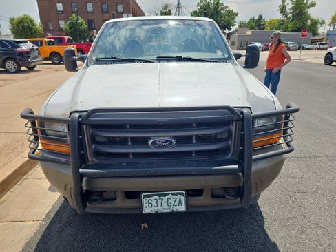 Used 2001 Ford F250 XL AWD/4WD image 2