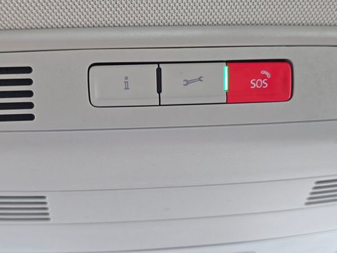 Used 2024 Volkswagen Jetta SE image 33