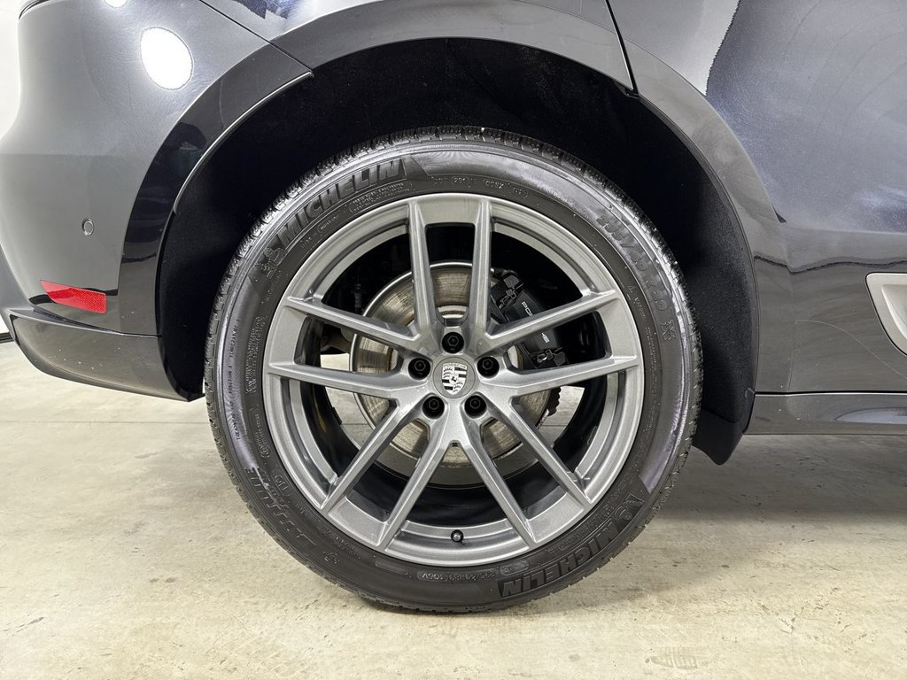Certified 2026 Porsche Macan Turbo AWD/4WD image 16