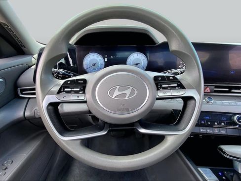 Used 2024 Hyundai Elantra SEL FWD image 6
