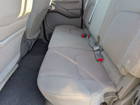 Used 2021 Nissan Frontier SV w/ Midnight Edition Floor Mats image 8