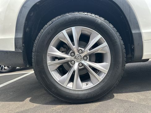 Used 2015 Toyota Highlander XLE FWD image 18