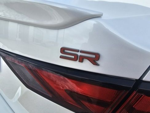 Used 2025 Nissan Sentra SR w/ SR Premium Package image 35