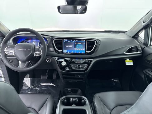 New 2026 Chrysler Voyager LX image 5