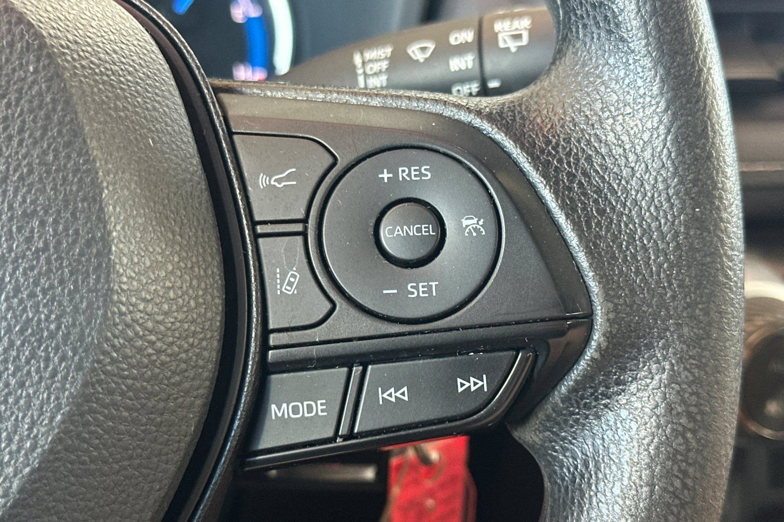 Certified 2023 Toyota RAV4 LE AWD/4WD image 28